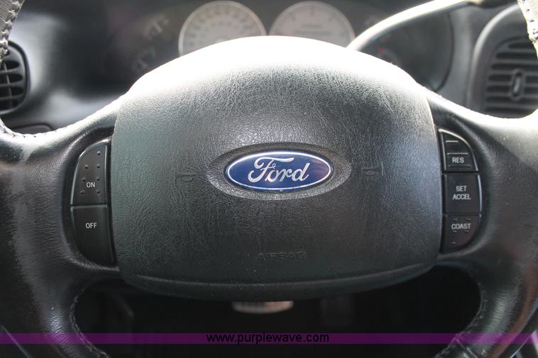 image for item AO9434 2002 Ford F150 Harley-Davidson SuperCrew pickup truck