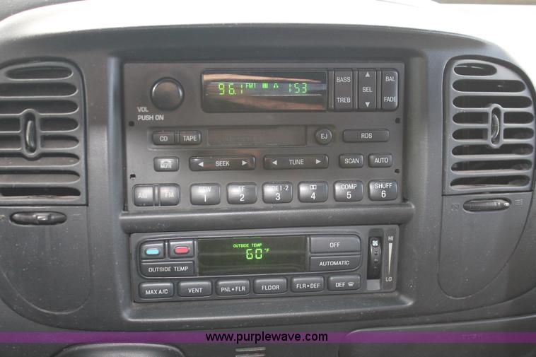 image for item AO9434 2002 Ford F150 Harley-Davidson SuperCrew pickup truck