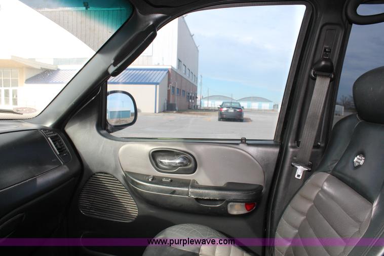 image for item AO9434 2002 Ford F150 Harley-Davidson SuperCrew pickup truck