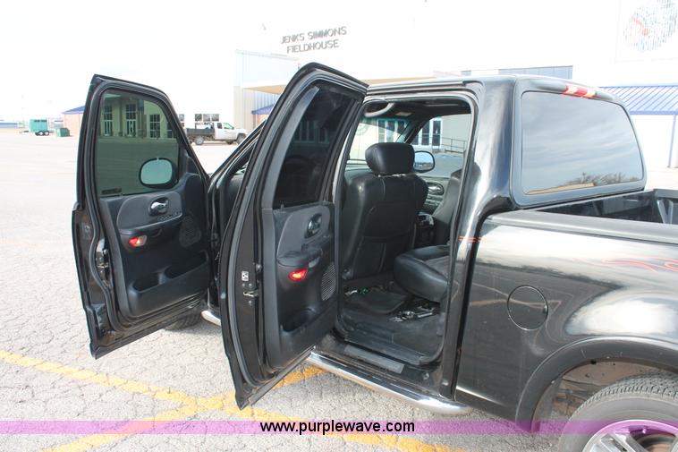 image for item AO9434 2002 Ford F150 Harley-Davidson SuperCrew pickup truck