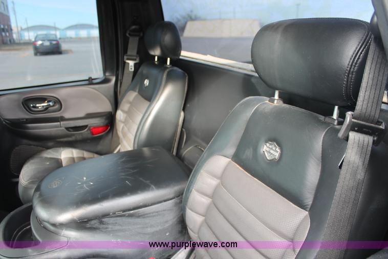 image for item AO9434 2002 Ford F150 Harley-Davidson SuperCrew pickup truck