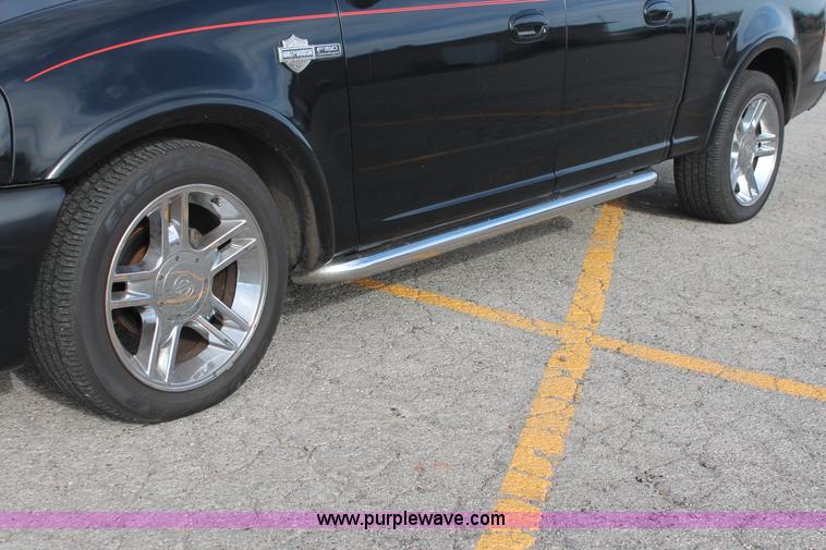 image for item AO9434 2002 Ford F150 Harley-Davidson SuperCrew pickup truck