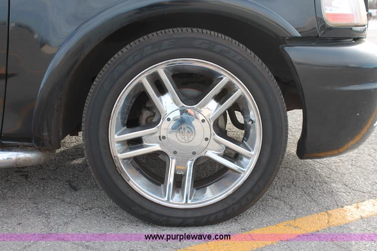 image for item AO9434 2002 Ford F150 Harley-Davidson SuperCrew pickup truck