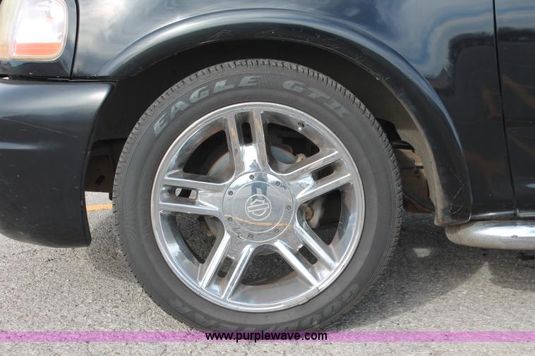 image for item AO9434 2002 Ford F150 Harley-Davidson SuperCrew pickup truck