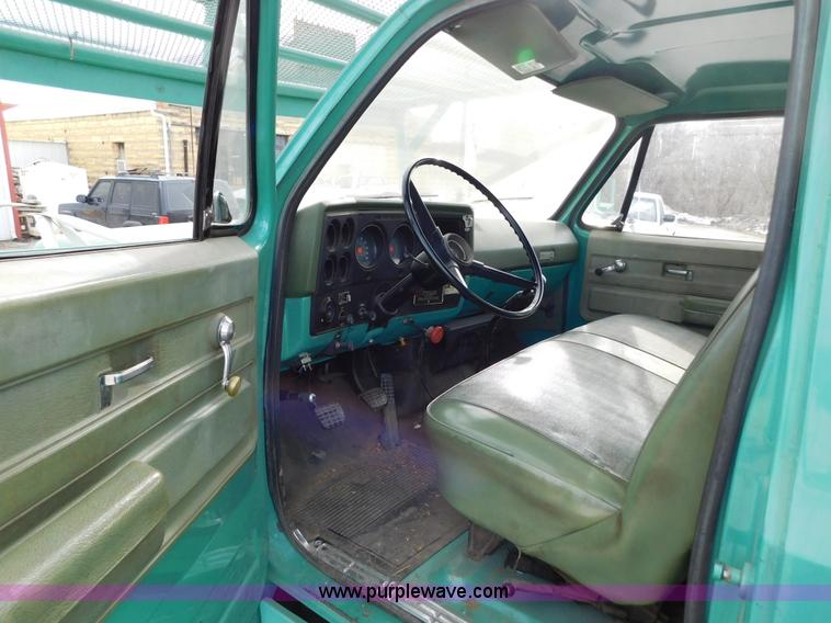 image for item AW9296 1976 Chevrolet C60 bucket truck