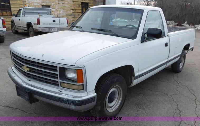 image for item AW9297 1989 Chevrolet Scottsdale 1500 pickup truck
