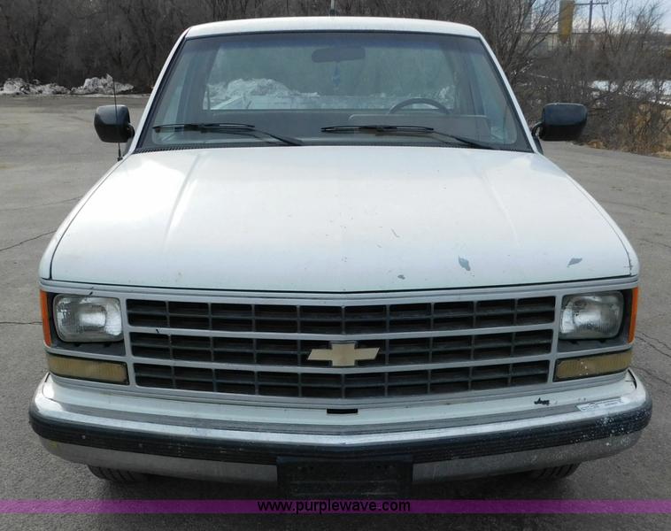 image for item AW9297 1989 Chevrolet Scottsdale 1500 pickup truck
