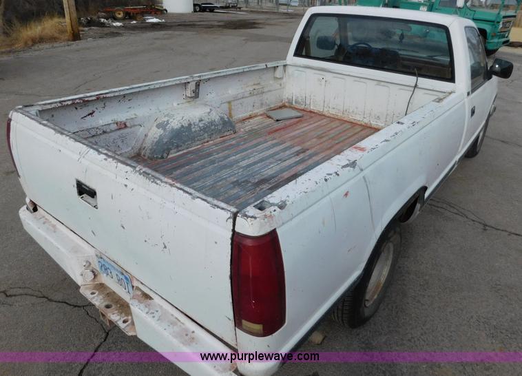 image for item AW9297 1989 Chevrolet Scottsdale 1500 pickup truck