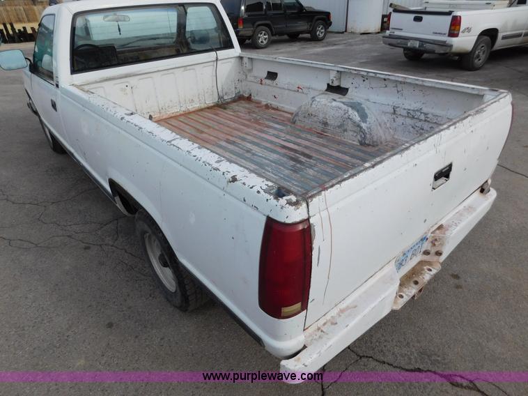 image for item AW9297 1989 Chevrolet Scottsdale 1500 pickup truck