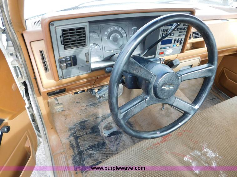 image for item AW9297 1989 Chevrolet Scottsdale 1500 pickup truck