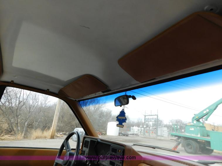 image for item AW9297 1989 Chevrolet Scottsdale 1500 pickup truck