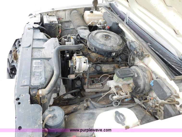 image for item AW9297 1989 Chevrolet Scottsdale 1500 pickup truck