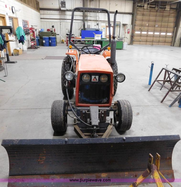 image for item AW9298 1981 Allis Chalmers 5020 tractor