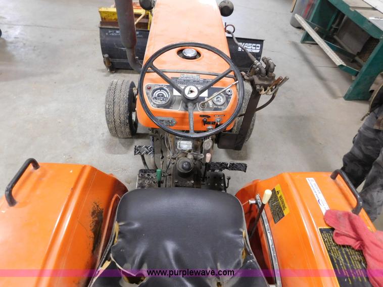 image for item AW9298 1981 Allis Chalmers 5020 tractor