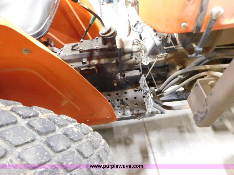 image for item AW9298 1981 Allis Chalmers 5020 tractor