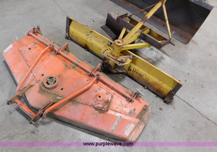 image for item AW9298 1981 Allis Chalmers 5020 tractor