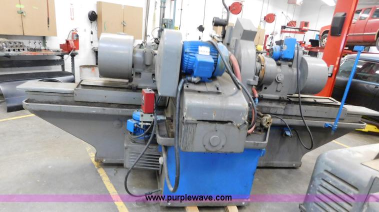 image for item AW9301 Berco RTM260A crank shaft grinder