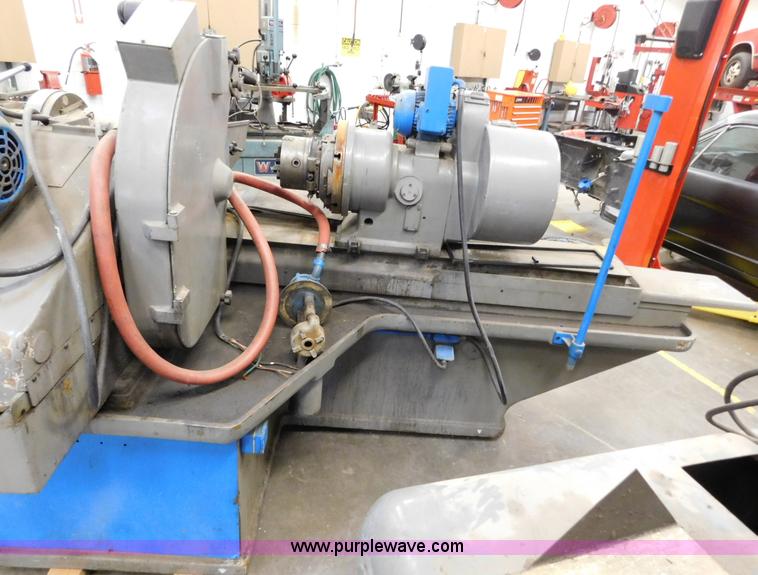 image for item AW9301 Berco RTM260A crank shaft grinder