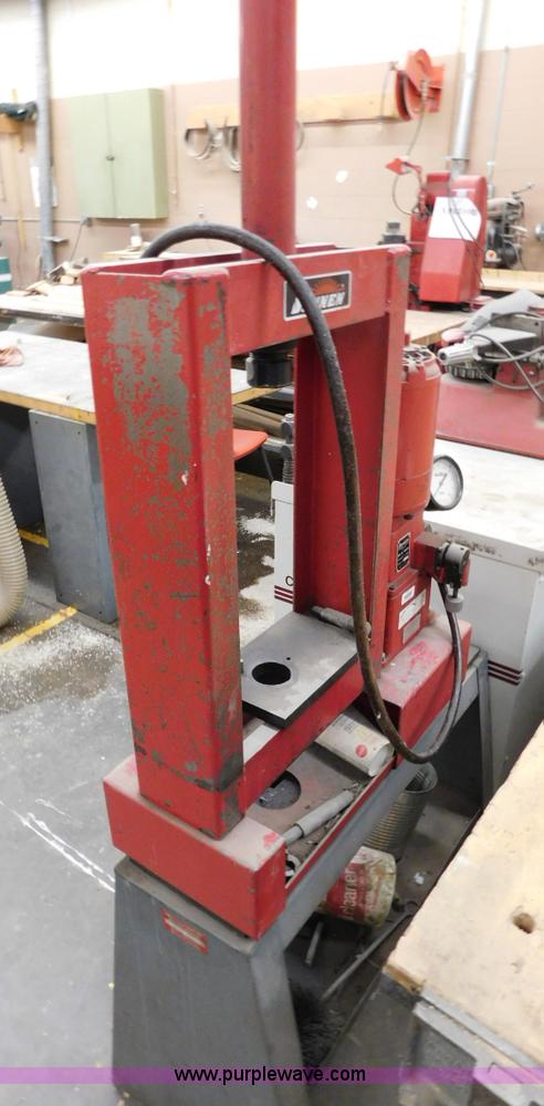 image for item AW9309 Sunnen BP-10 piston press