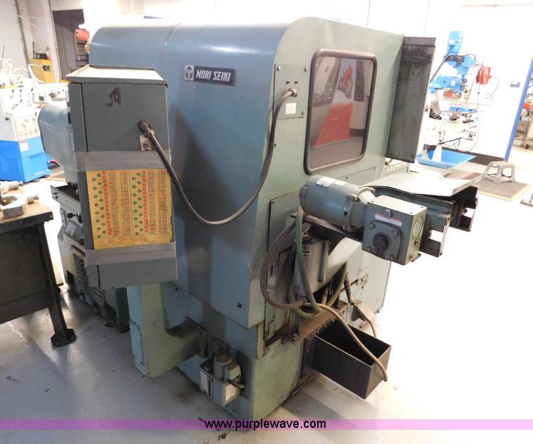 image for item AW9314 1981 Mori Seiki SL-2 lathe