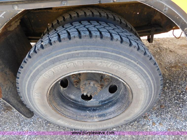 image for item AW9373 1999 Chevrolet Blue Bird CV200C bus