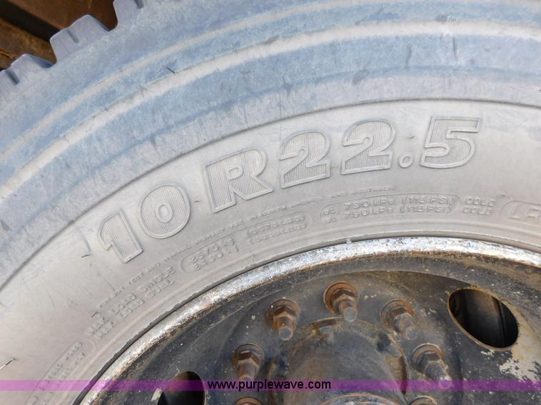 image for item AW9373 1999 Chevrolet Blue Bird CV200C bus