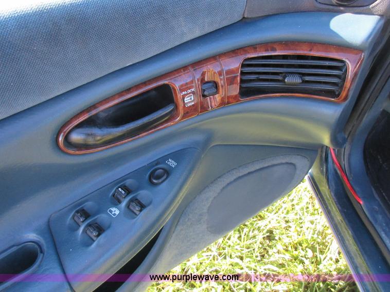 image for item BB9025 1995 Chrysler Concorde