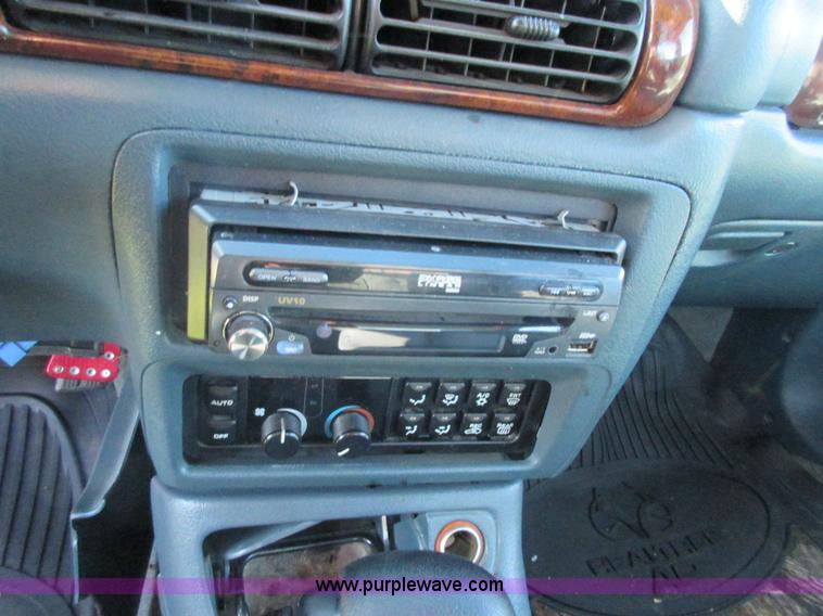 image for item BB9025 1995 Chrysler Concorde