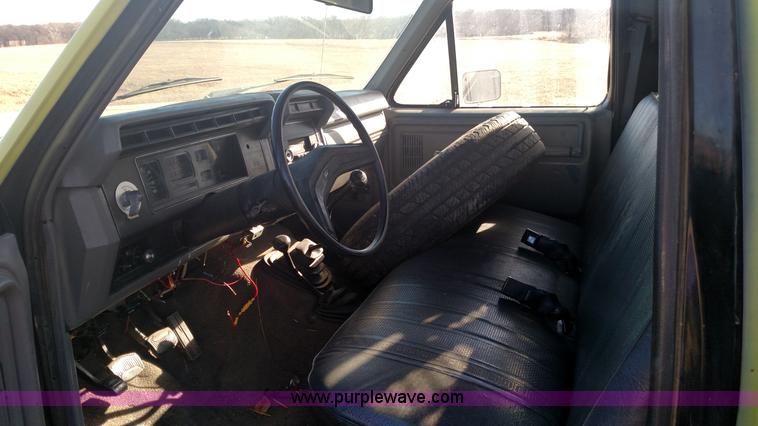 image for item BR9384 1984 Ford F250 fire truck