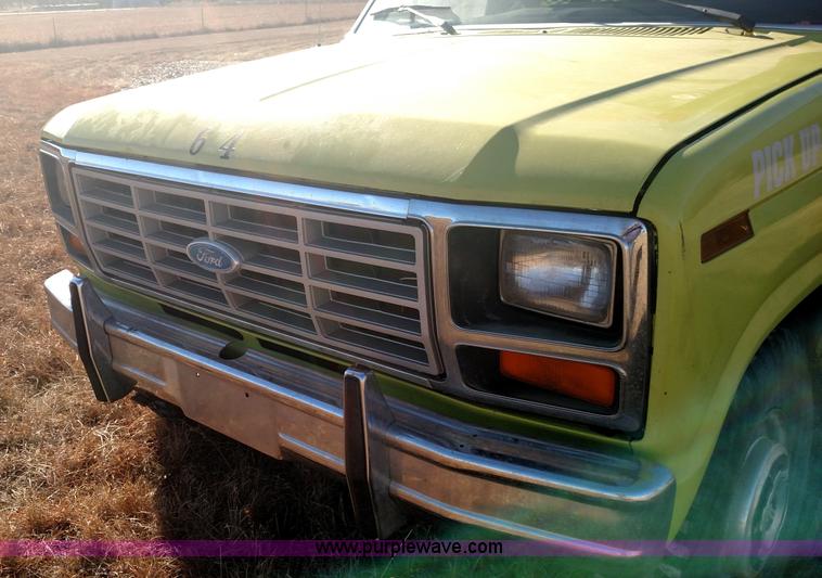 image for item BR9384 1984 Ford F250 fire truck