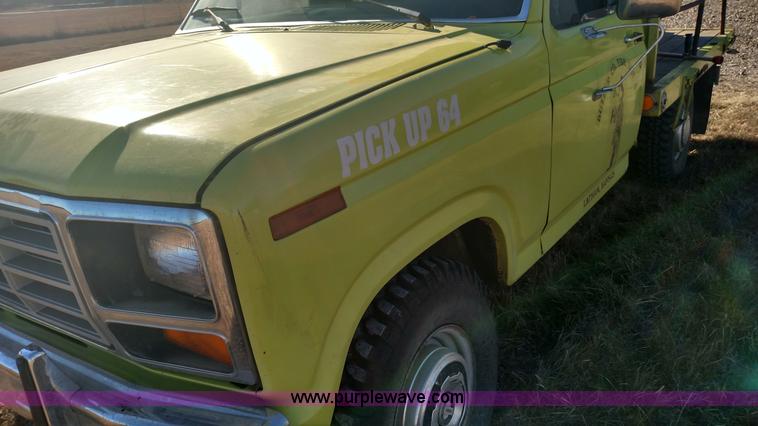 image for item BR9384 1984 Ford F250 fire truck