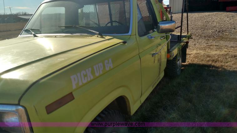 image for item BR9384 1984 Ford F250 fire truck