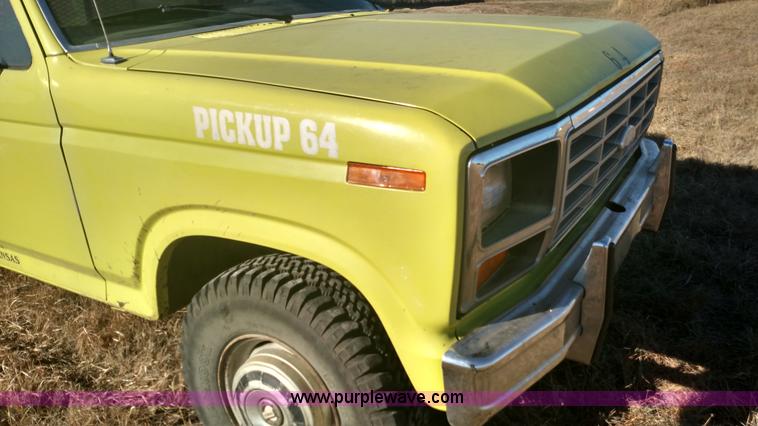 image for item BR9384 1984 Ford F250 fire truck