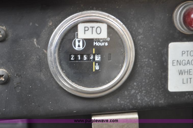 image for item G7044 1993 International 4600 service truck