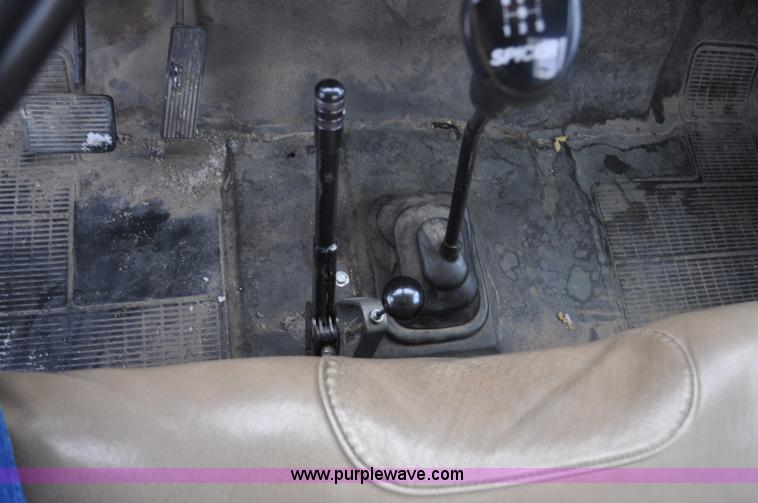 image for item G7044 1993 International 4600 service truck