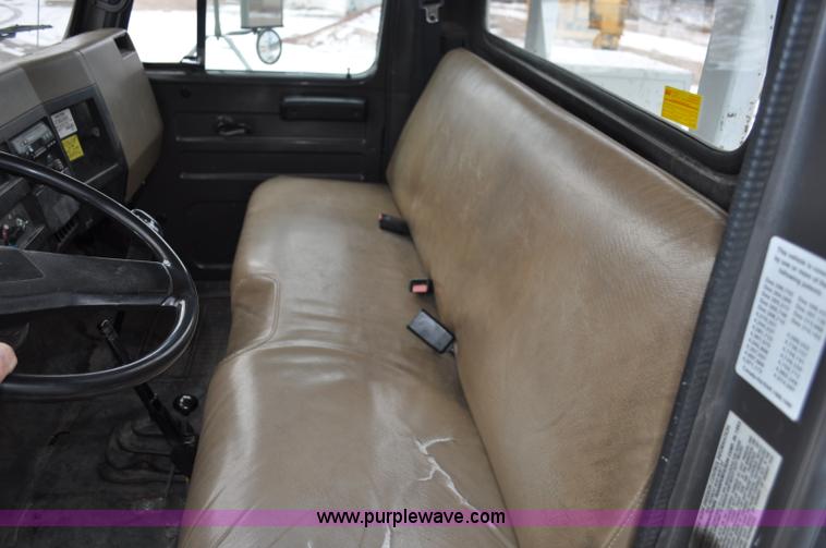 image for item G7044 1993 International 4600 service truck