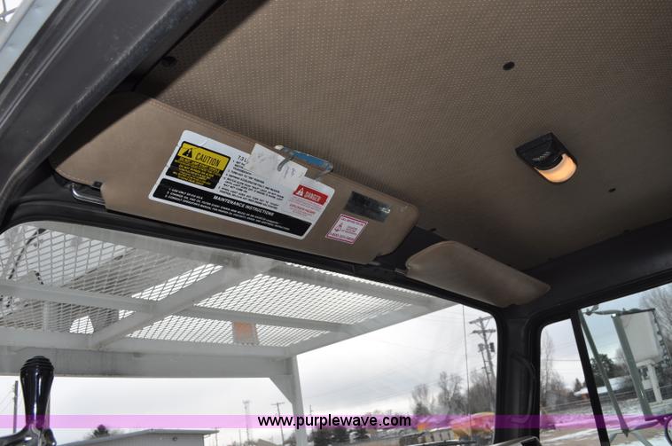 image for item G7044 1993 International 4600 service truck