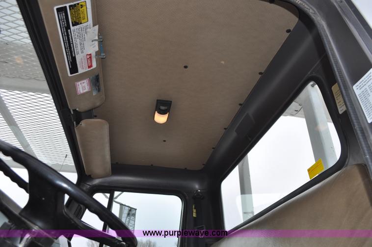 image for item G7044 1993 International 4600 service truck