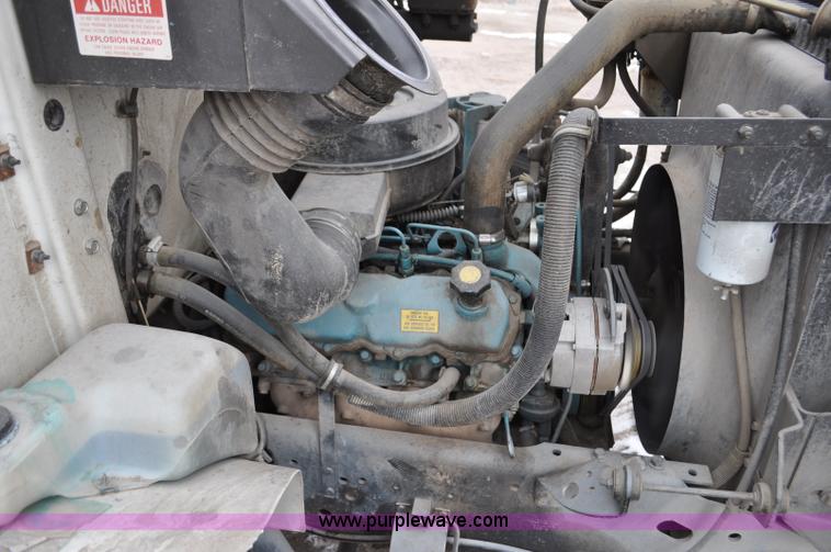 image for item G7044 1993 International 4600 service truck