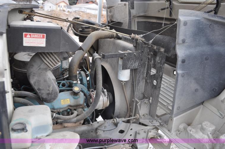 image for item G7044 1993 International 4600 service truck