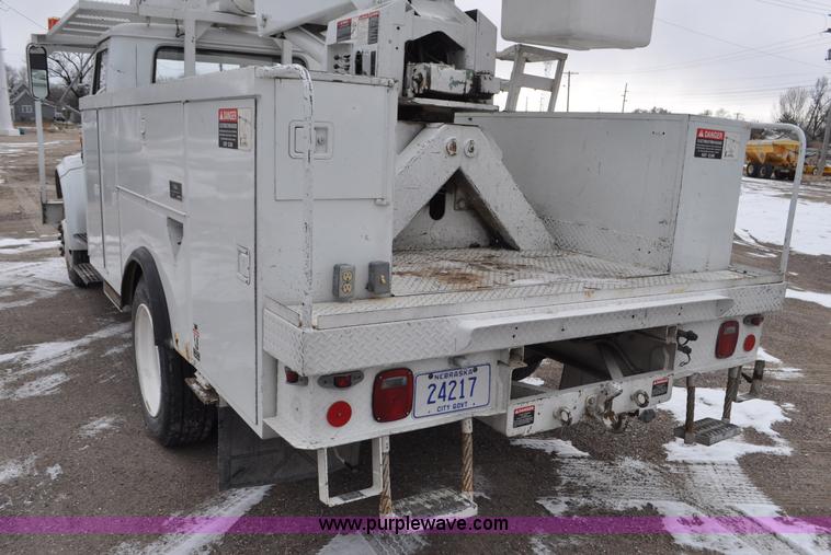 image for item G7044 1993 International 4600 service truck