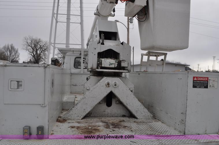 image for item G7044 1993 International 4600 service truck