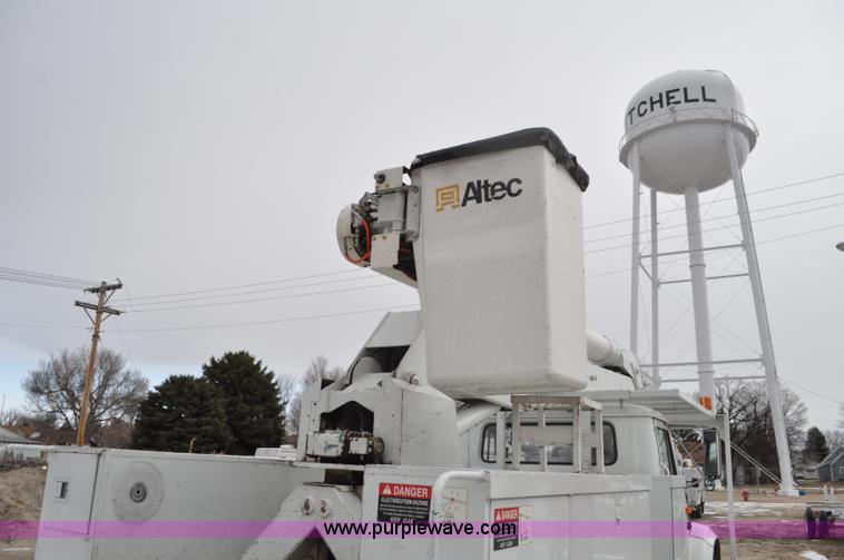 image for item G7044 1993 International 4600 service truck