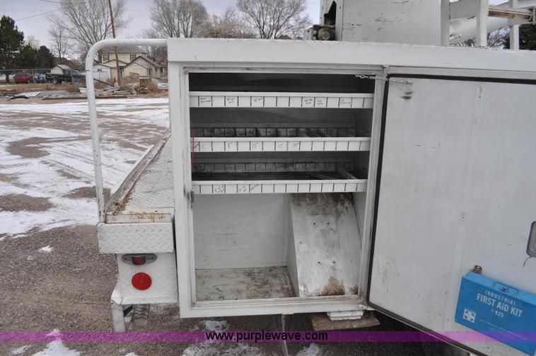 image for item G7044 1993 International 4600 service truck