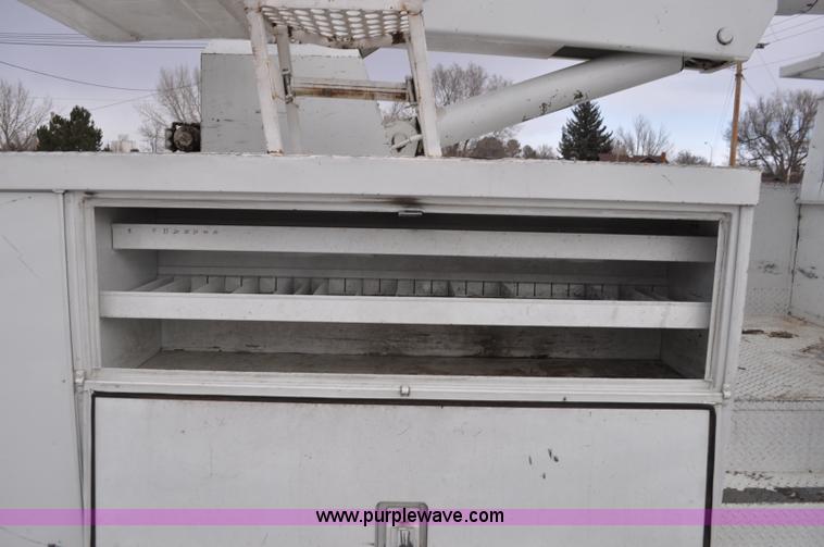 image for item G7044 1993 International 4600 service truck