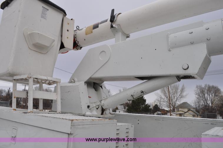 image for item G7044 1993 International 4600 service truck