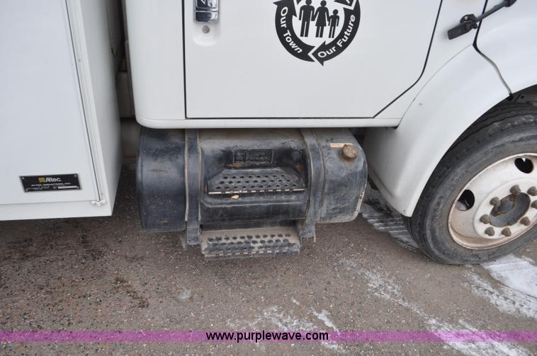 image for item G7044 1993 International 4600 service truck