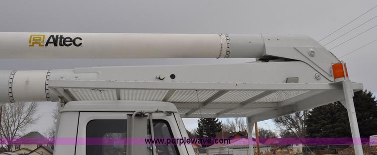 image for item G7044 1993 International 4600 service truck