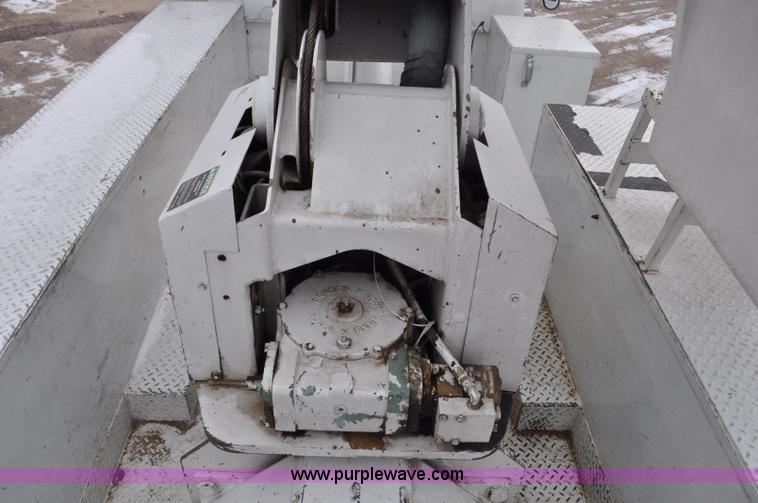 image for item G7044 1993 International 4600 service truck