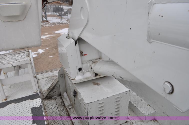 image for item G7044 1993 International 4600 service truck